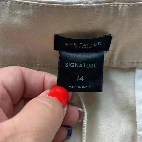 ANN TAYLOR 5” inseam Signature shorts size 14 - Picture 2 of 4